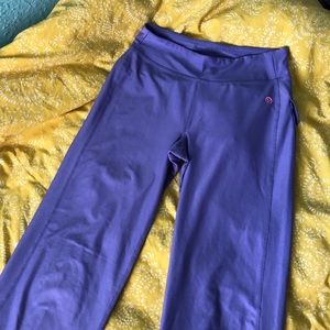 Violet yoga pants with pockets